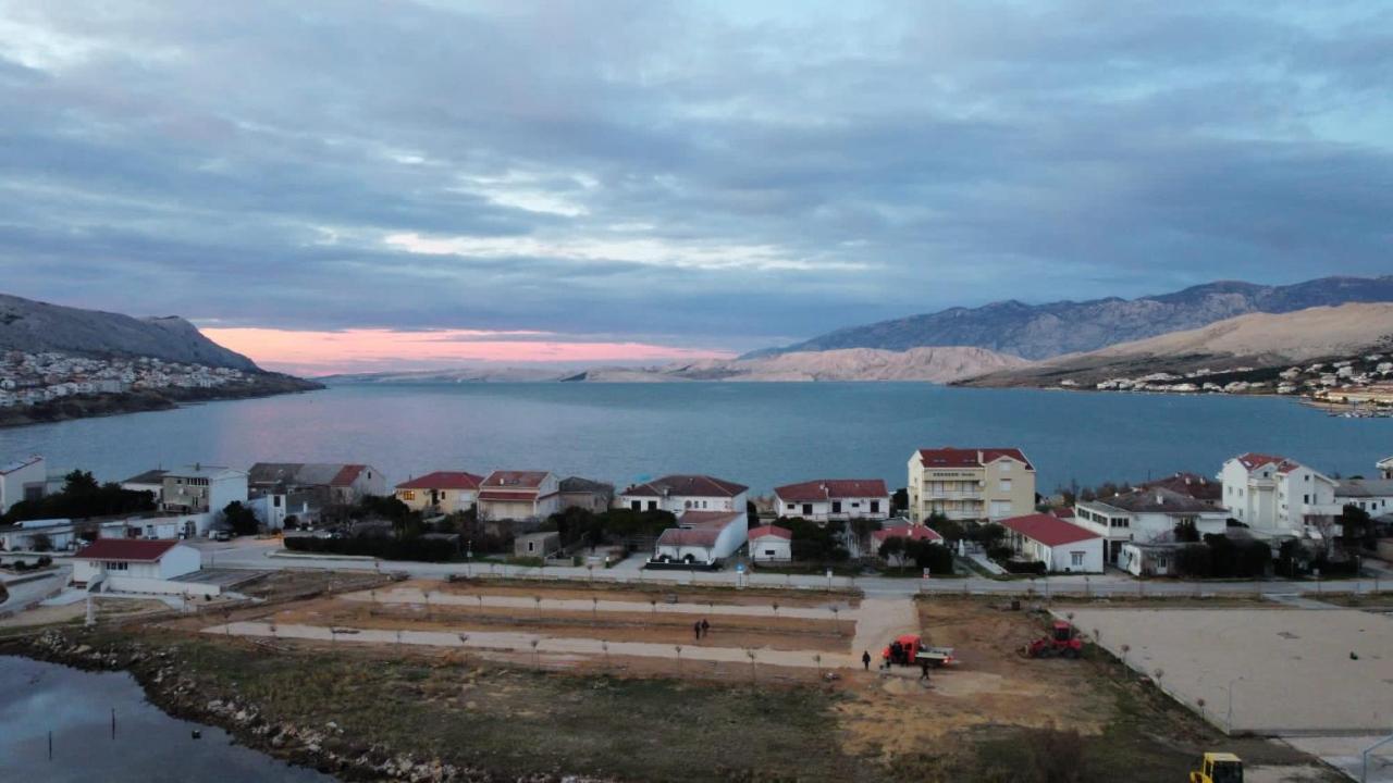 Rooms & Apartments Kaurloto Pag Town Eksteriør billede